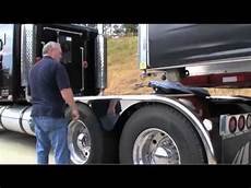 Tractor trailer kingpin