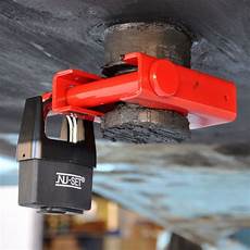 Semi trailer lock