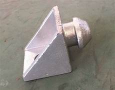 Twist lock container